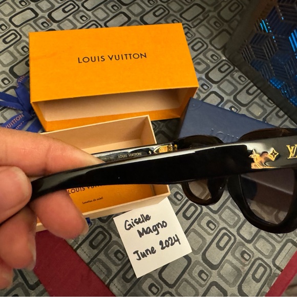 Bnew: Louis vuitton monogram sunglasses - Picture 8 of 9